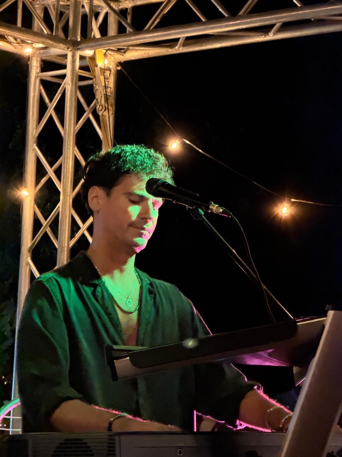 Salvatore De Concilis focused at the keyboard during an evening performance